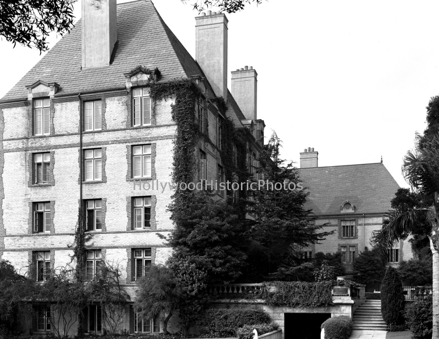 La Fontaine 1931 Located at 1285 Crescent Heights Blvd..jpg
